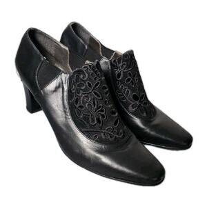 Brighton 'RAND' Black Leather Floral Cut-out Ankle Bootie Heels Size 9.5